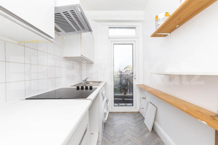 Two double bedrooms spacious lounge located within minutes from Ladbroke Grove Ladbroke Grove, Ladbroke Grove 